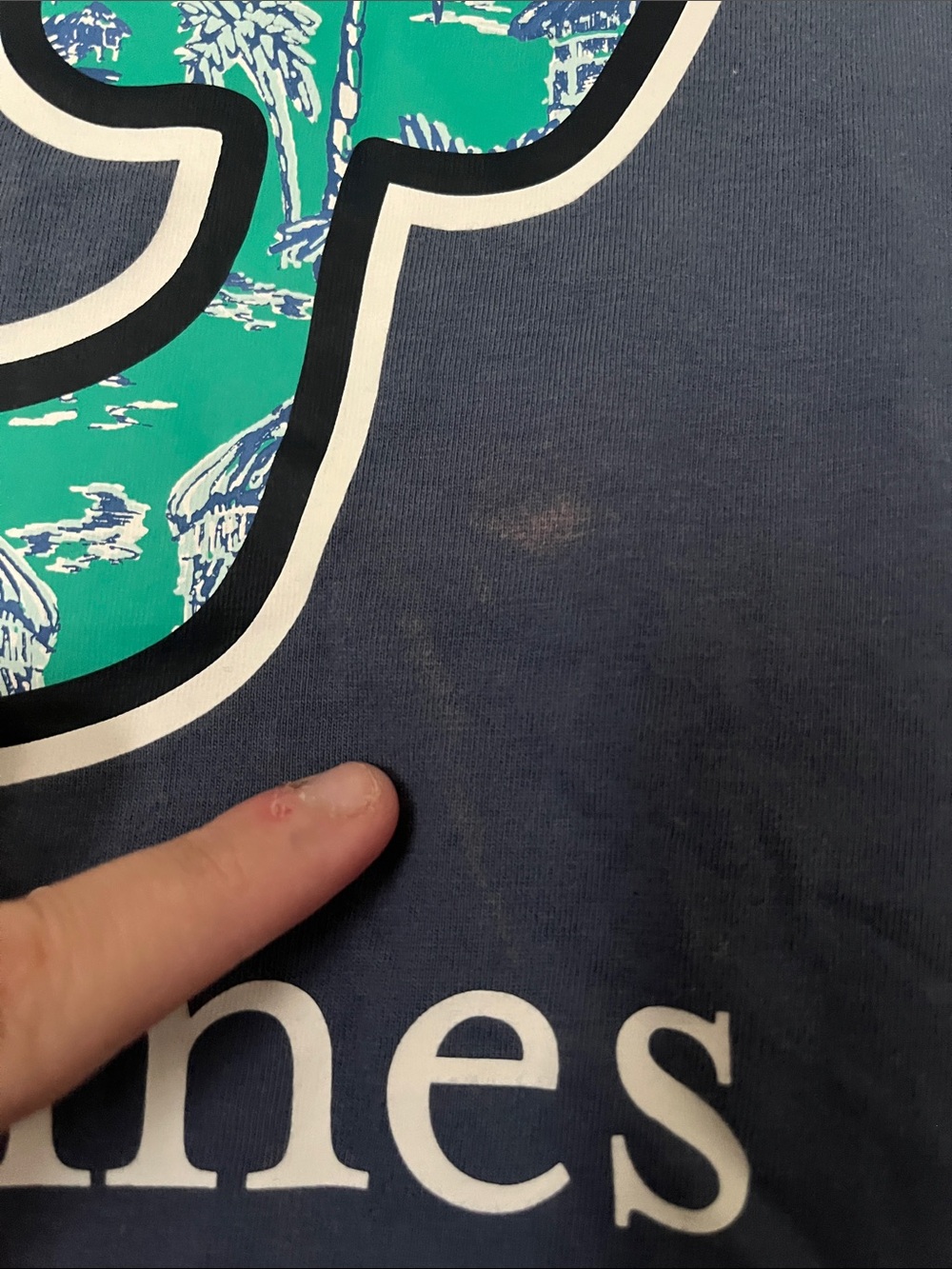 Vineyard Vines Men’s Beach Tropical Blue Pocket Tee with Whale Patch - Picture 7 of 7